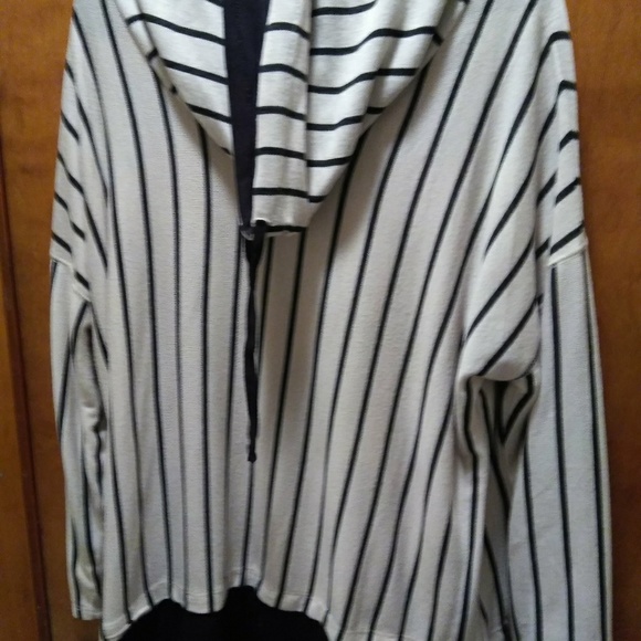 Blouse - Picture 2 of 2